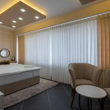 & Bon Bon Hotel 4*